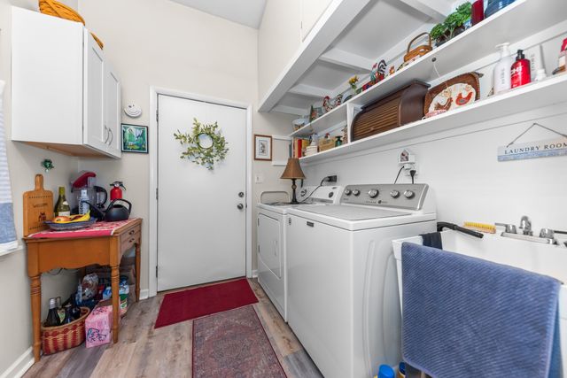 618 Watersedge Drive, Ann Arbor, MI 48105