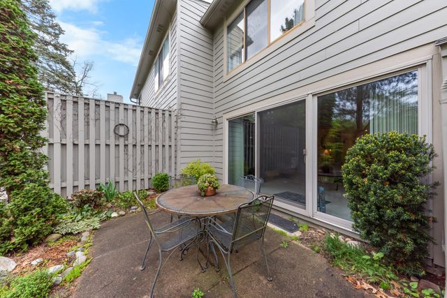618 Watersedge Drive, Ann Arbor, MI 48105