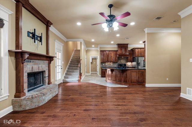 305 Tottenham Court, Bossier City, LA 71111
