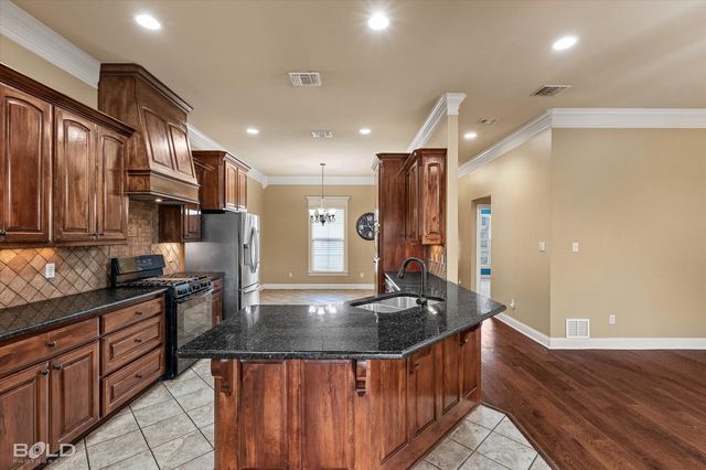 305 Tottenham Court, Bossier City, LA 71111