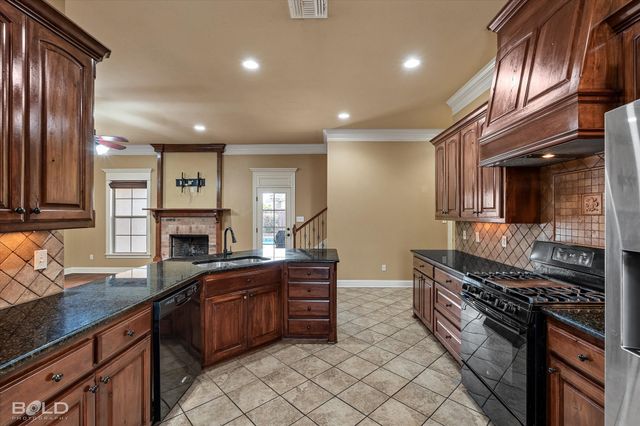 305 Tottenham Court, Bossier City, LA 71111