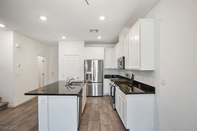 20 Barbara Lane 87, Las Vegas, NV 89183
