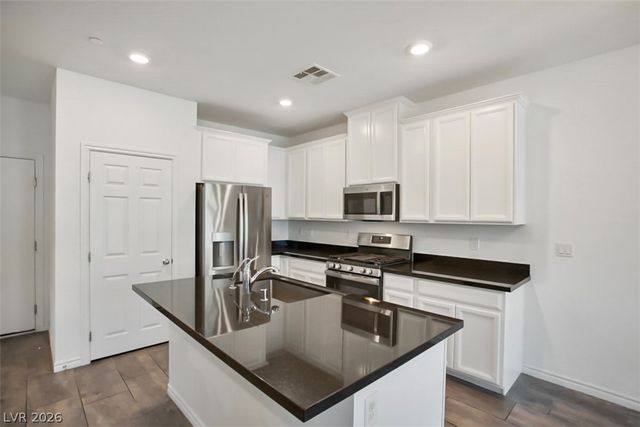 20 Barbara Lane 87, Las Vegas, NV 89183