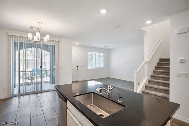 20 Barbara Lane 87, Las Vegas, NV 89183