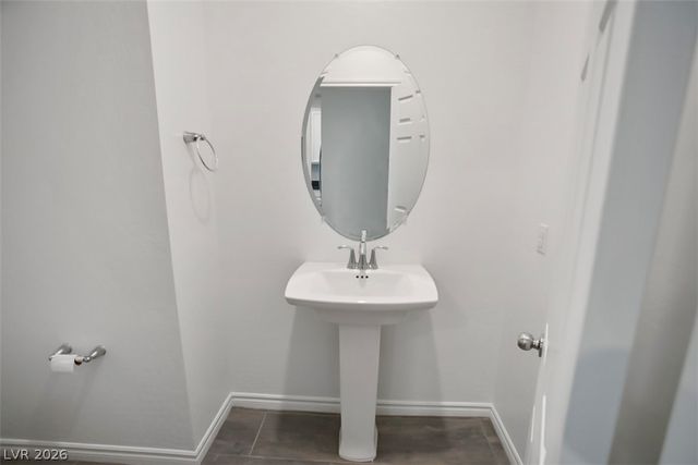 20 Barbara Lane 87, Las Vegas, NV 89183