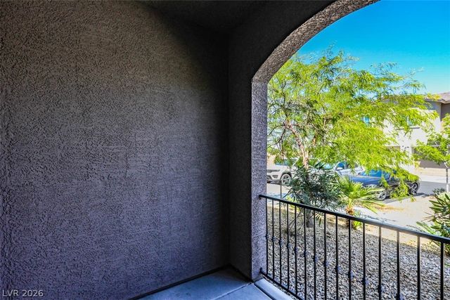 20 Barbara Lane 87, Las Vegas, NV 89183