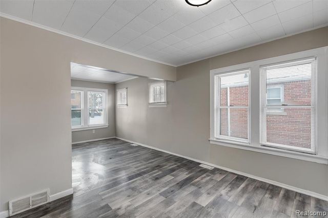 15358 Charles R Avenue, Eastpointe, MI 48021