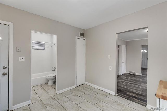 15358 Charles R Avenue, Eastpointe, MI 48021