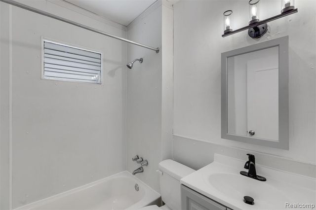 15358 Charles R Avenue, Eastpointe, MI 48021