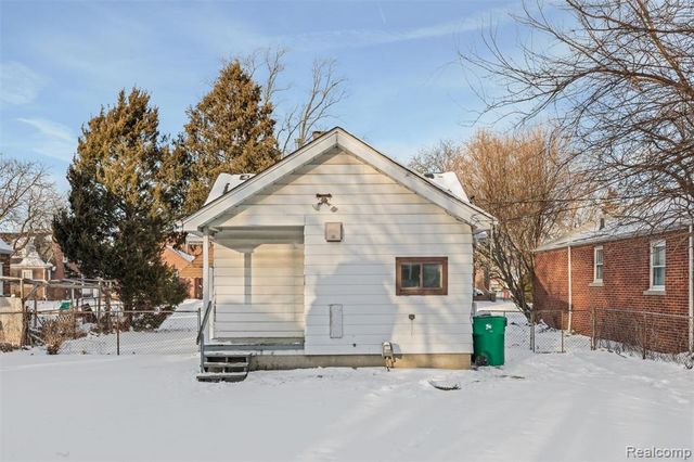 15358 Charles R Avenue, Eastpointe, MI 48021