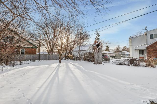 15358 Charles R Avenue, Eastpointe, MI 48021