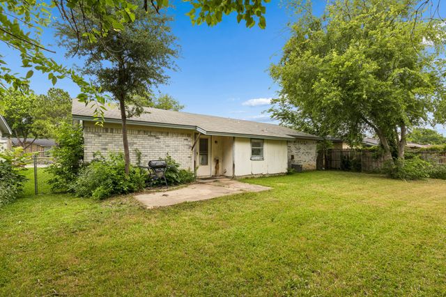 122 Cimarron Lane, Arlington, TX 76014