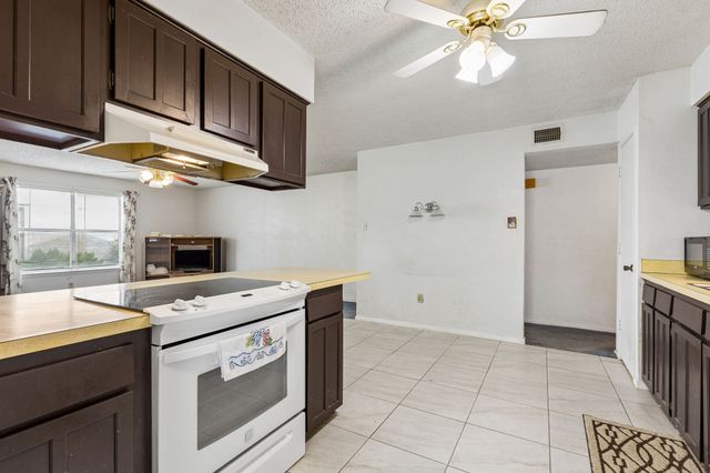 122 Cimarron Lane, Arlington, TX 76014