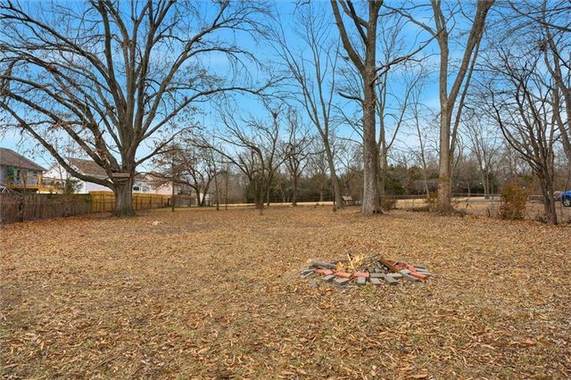 13726 Winchester Avenue, Grandview, MO 64030