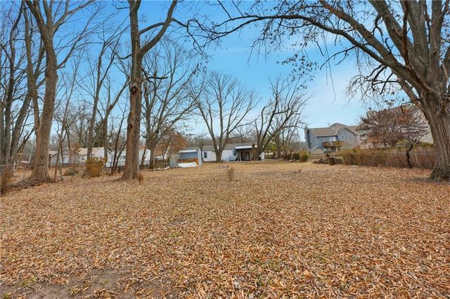 13726 Winchester Avenue, Grandview, MO 64030