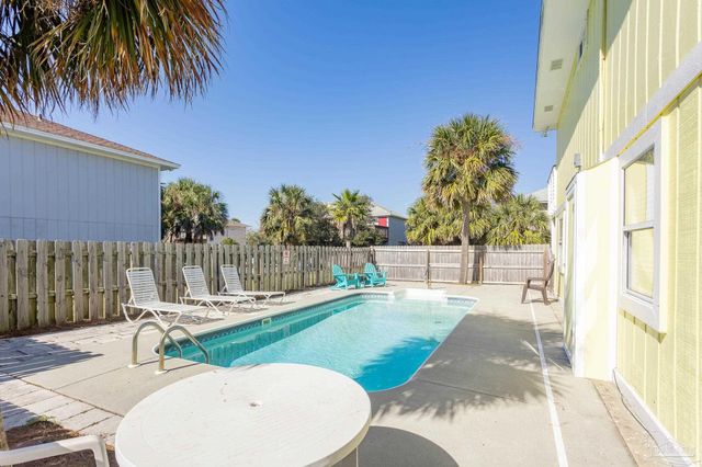 1015 Maldonado Dr, Pensacola Beach, FL 32561