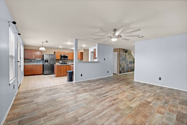 412 Sandy Creek Drive, Fort Worth, TX 76131