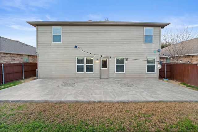 412 Sandy Creek Drive, Fort Worth, TX 76131