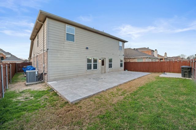 412 Sandy Creek Drive, Fort Worth, TX 76131