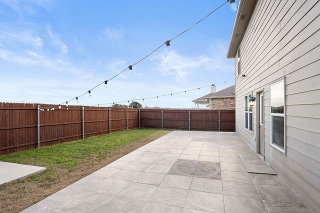 412 Sandy Creek Drive, Fort Worth, TX 76131