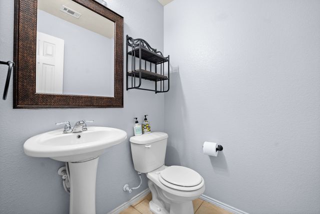 412 Sandy Creek Drive, Fort Worth, TX 76131