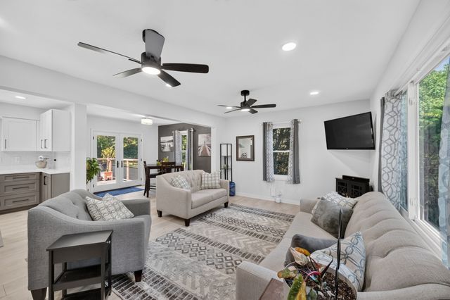 216 SW 39th Street, Des Moines, IA 50312