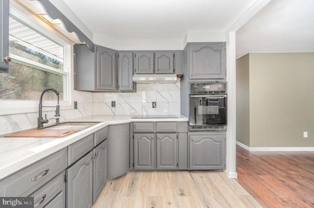 1011 E MAIN ST, Hegins, PA 17938