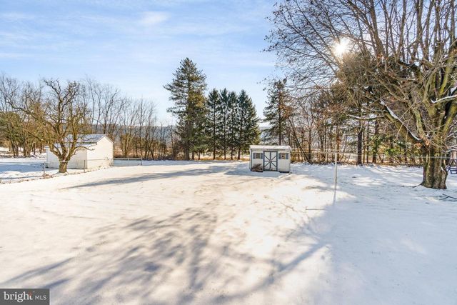 1011 E MAIN ST, Hegins, PA 17938