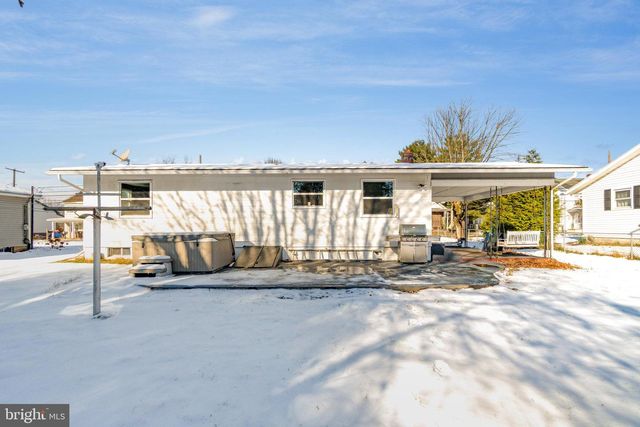 1011 E MAIN ST, Hegins, PA 17938