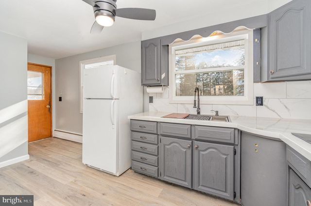 1011 E MAIN ST, Hegins, PA 17938