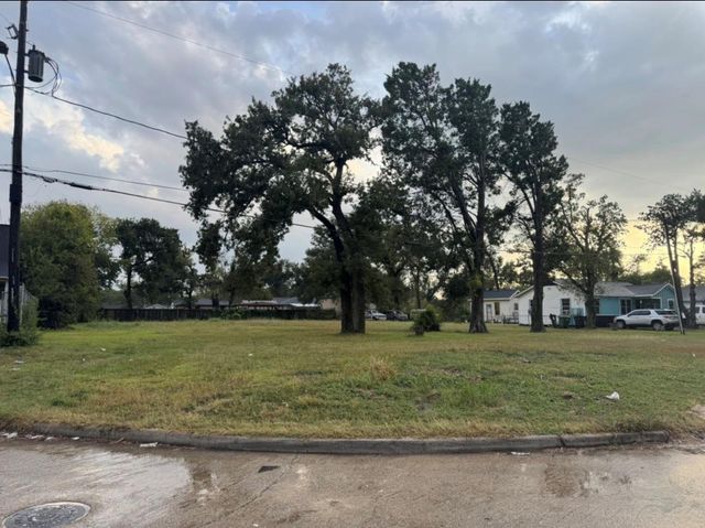 6714 E Crosstimbers Street, Houston, TX 77028
