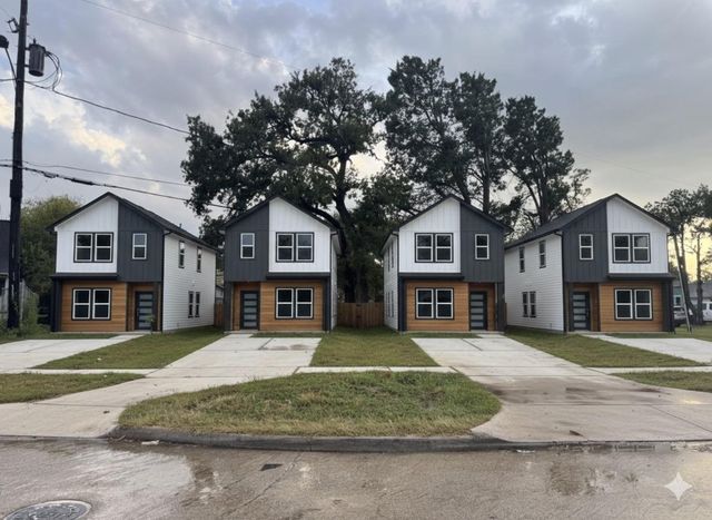 6714 E Crosstimbers Street, Houston, TX 77028