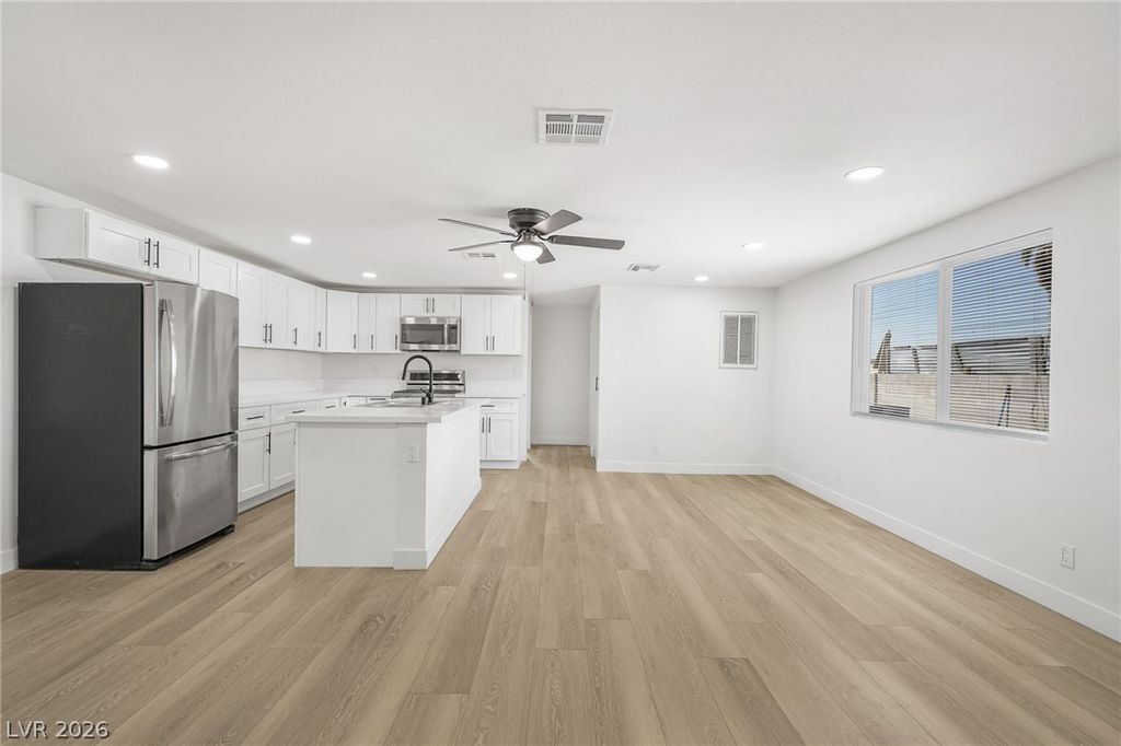 2233 Toiyabe Street, Las Vegas, NV 89156 — photo 2