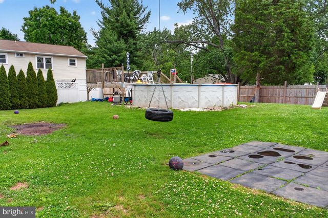 2095 CHURCH RD, York, PA 17408