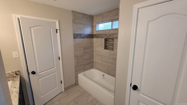 8019 WEVER XING, San Antonio, TX 78250