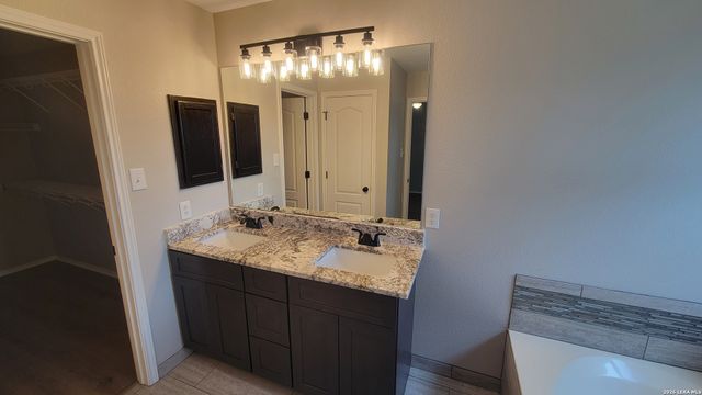 8019 WEVER XING, San Antonio, TX 78250