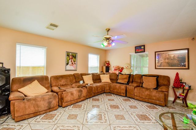 6039 Lark Haven Lane, Houston, TX 77085