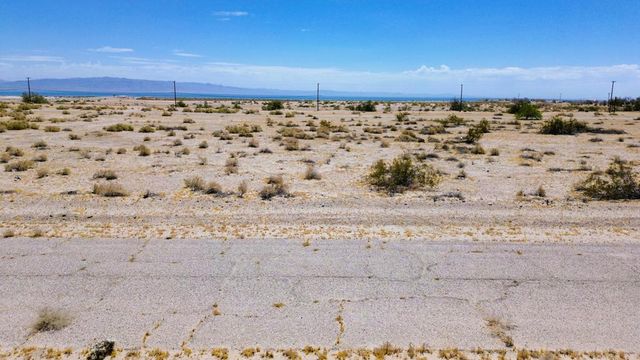 2712 Mirror Lake Avenue, Thermal, CA 92274