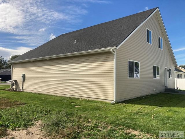 1020 Harris Loop, Blackfoot, ID 83221