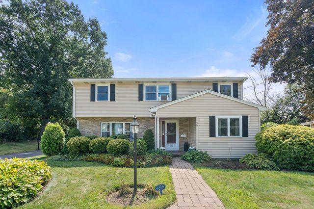90 Crickett Road, Brockton, MA 02301