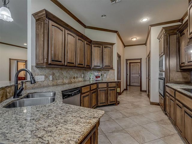 935 Silver Chase Drive, Choctaw, OK 73020
