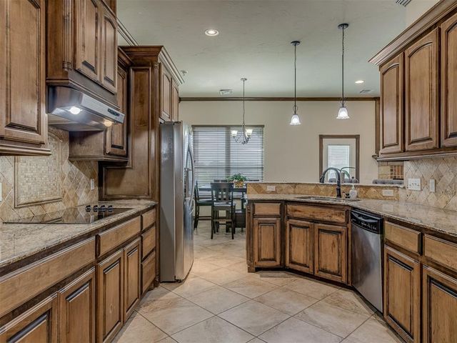 935 Silver Chase Drive, Choctaw, OK 73020