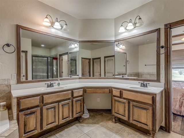 935 Silver Chase Drive, Choctaw, OK 73020