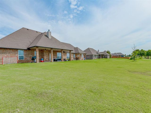 935 Silver Chase Drive, Choctaw, OK 73020