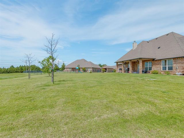 935 Silver Chase Drive, Choctaw, OK 73020