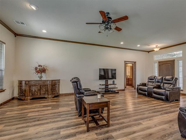 935 Silver Chase Drive, Choctaw, OK 73020