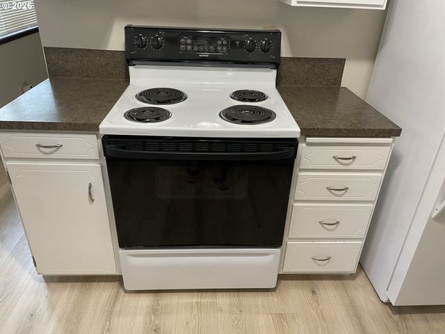 605 S CENTER St, Newberg, OR 97132