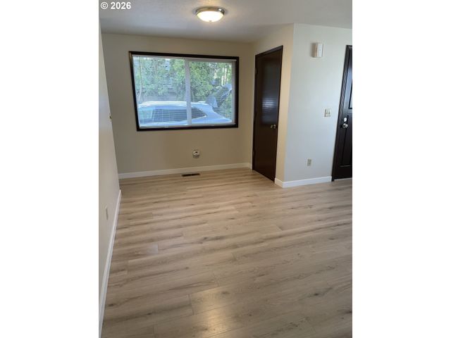 605 S CENTER St, Newberg, OR 97132