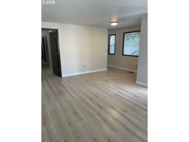 605 S CENTER St, Newberg, OR 97132
