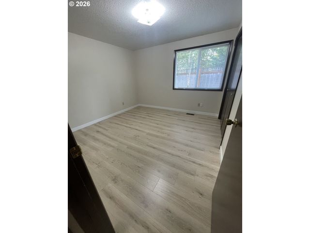 605 S CENTER St, Newberg, OR 97132